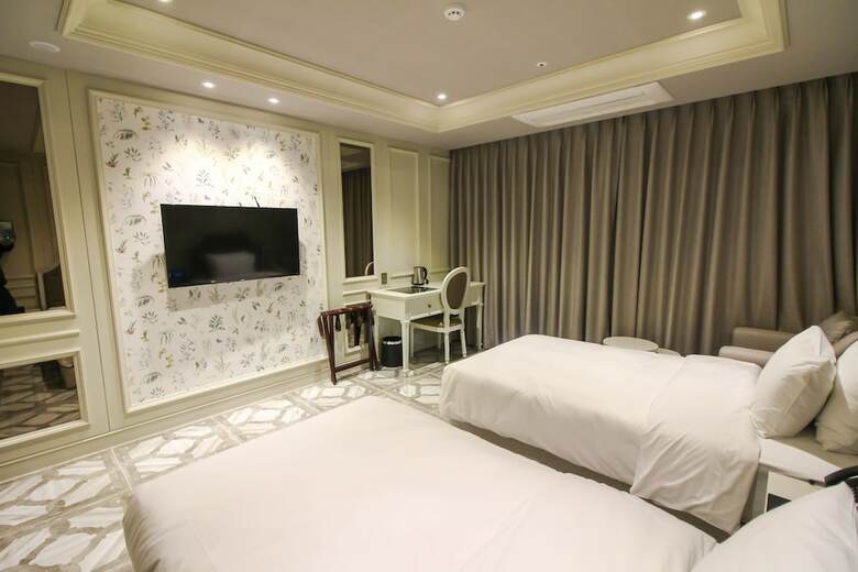 Golden Tulip Ever Yongin Hotel