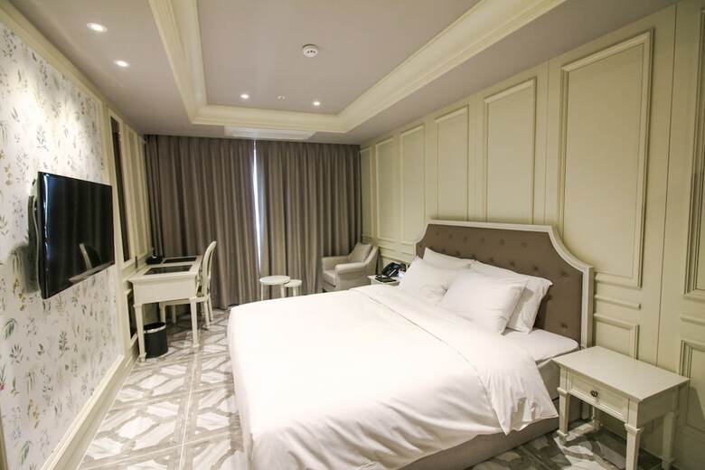 Golden Tulip Ever Yongin Hotel