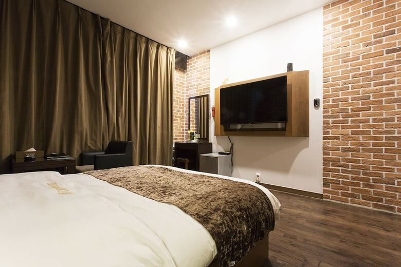 Carlton Hotel