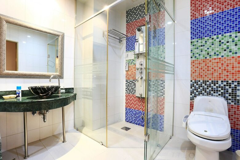 Carlton Hotel