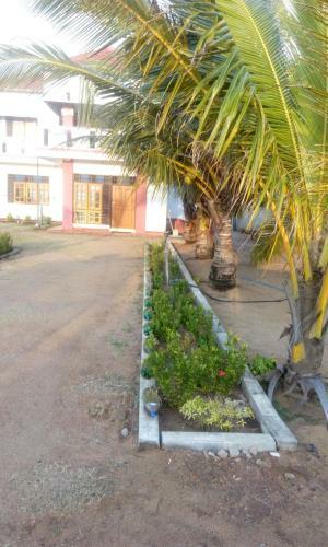 Hostal Beach Guest House Addalaichenai
