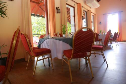 Hotel Pinnawala Reach