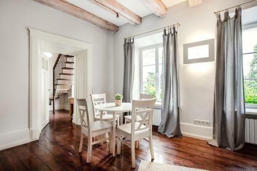 Classy Old Town Apartments