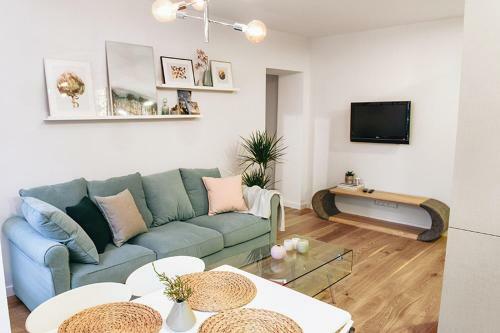 Turquoise Apartment Near City Old Town
