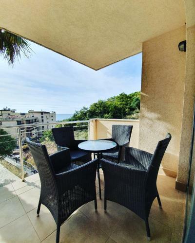 Leea Apartments