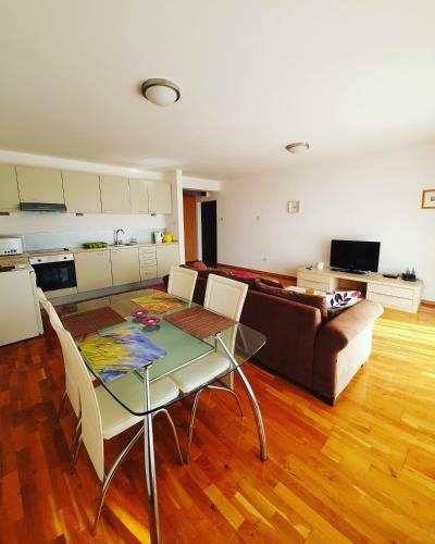 Leea Apartments