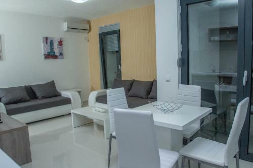 Pine Hill Luxury Apartments