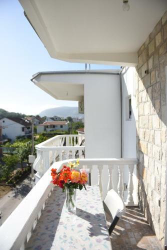 Hostal Apartments Cota Guesthouse