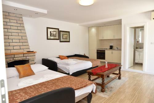 Hostal Guest House Evropa