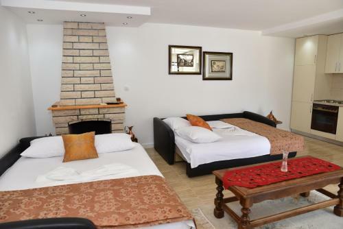 Hostal Guest House Evropa