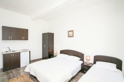 Zara Apartments