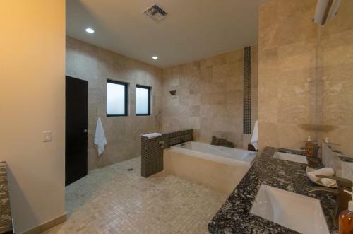 Family Vacation Villa - Fits 18, Villa Del Corazon