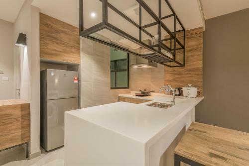 Jinhold Hotel & Serviced Apartment