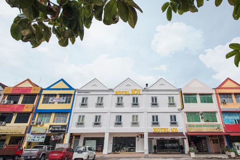 Oyo 89420 Hotel 101