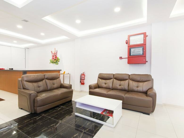 Oyo 710 Lawten Hotel