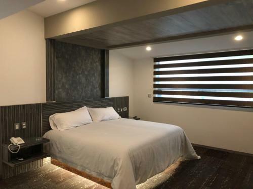 Hotel Kaia Suites