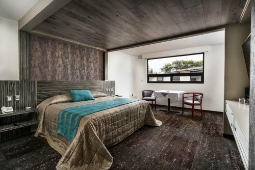 Hotel Kaia Suites