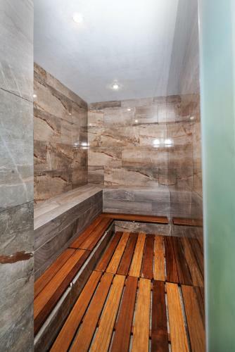 Hotel Kaia Suites