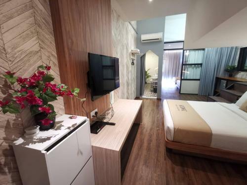 Iconic Suites & Pods Hotel