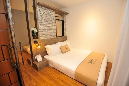 Iconic Suites & Pods Hotel
