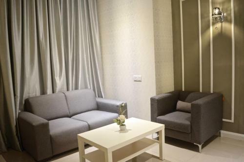Iconic Suites & Pods Hotel