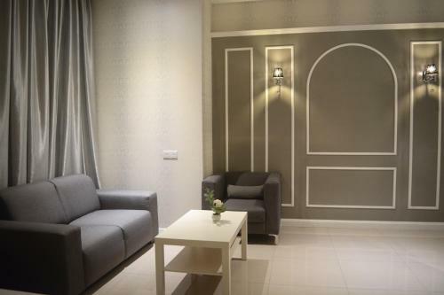 Iconic Suites & Pods Hotel
