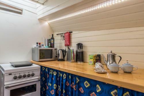 Bed & Breakfast Houseboat R�ussi