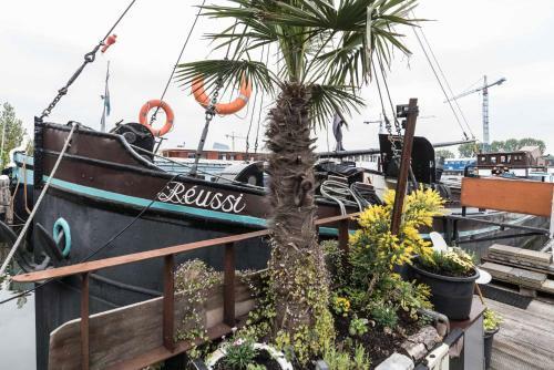Bed & Breakfast Houseboat R�ussi
