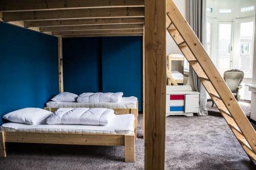 Hostel Roots