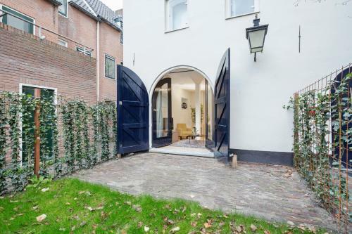 Canal Garden Apartments II By Vgw