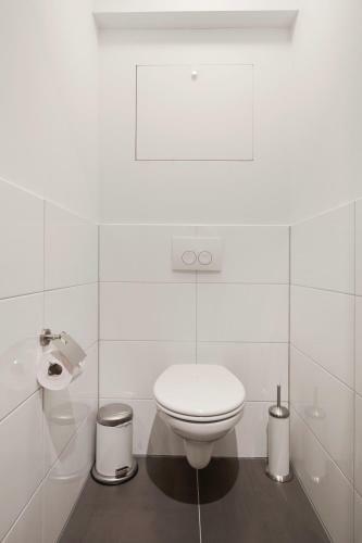 Canal Garden Apartments II By Vgw