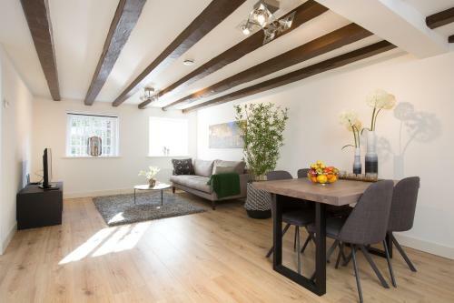 Canal Garden Apartments I By Vgw