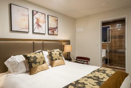 Golden Star Motel