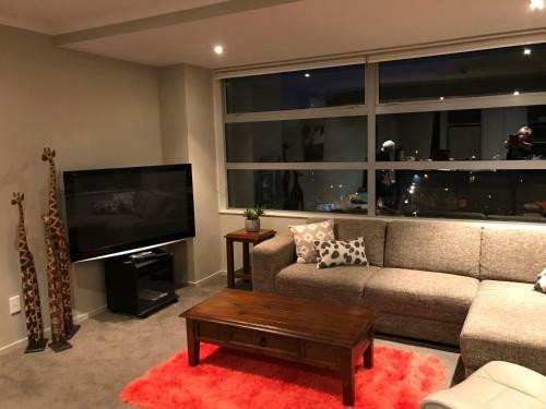 Astonishing Views Superb Waterfront Apartment