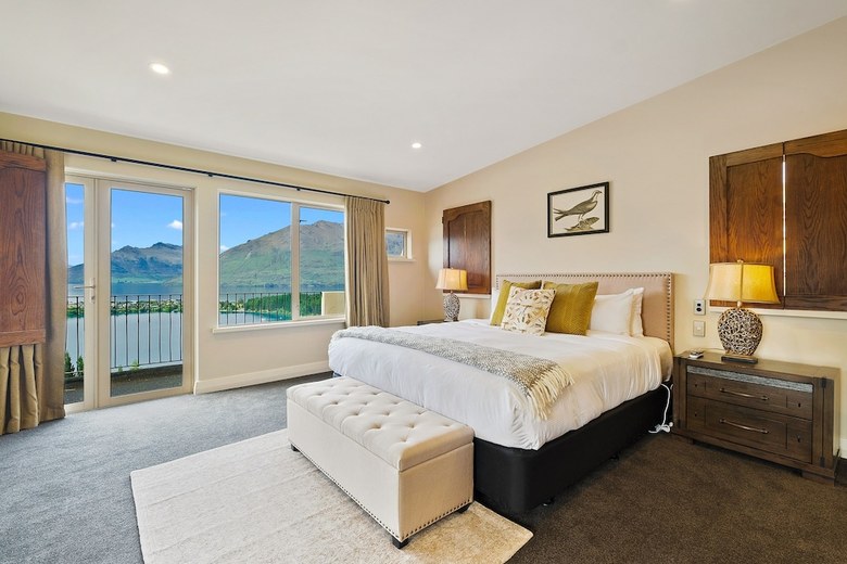 The Star Of Queenstown Hill