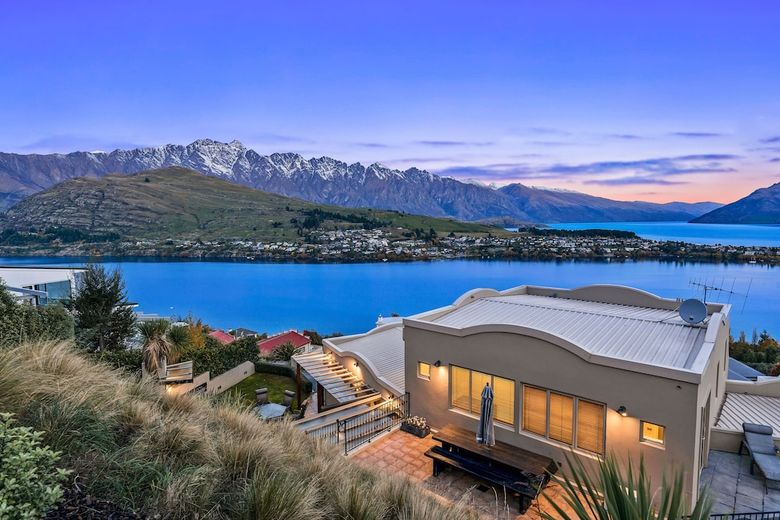 The Star Of Queenstown Hill