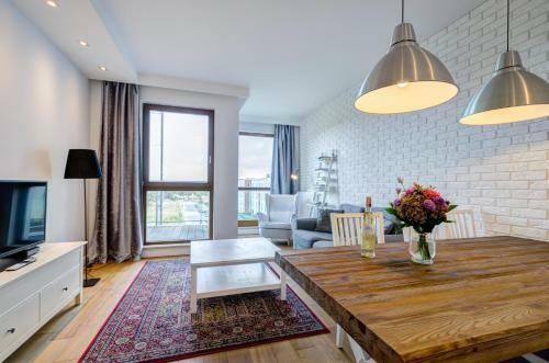 White Merlin Via Nadmorski Dw�r Apartments