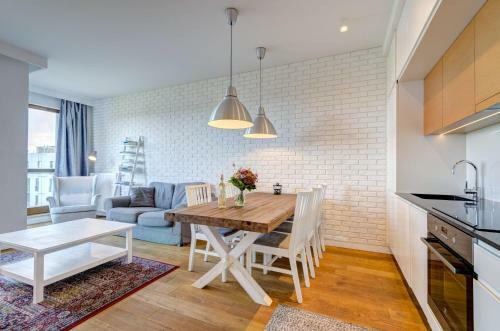 White Merlin Via Nadmorski Dw�r Apartments