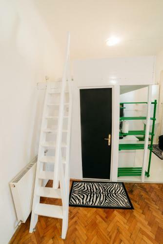 Mathe Apartments 3