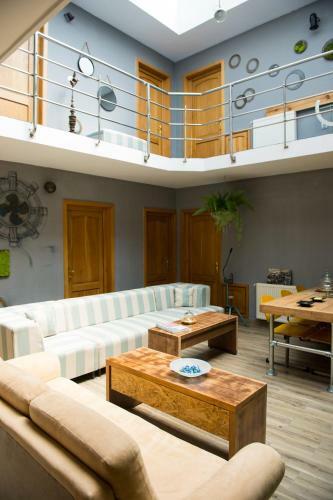 Iron Hostel & Accommodation