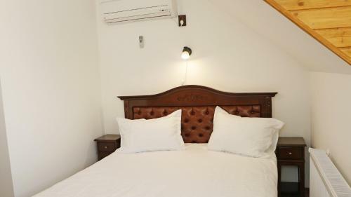 Posada Hanu Lui Gica