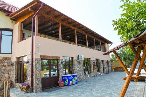 Posada Hanu Lui Gica