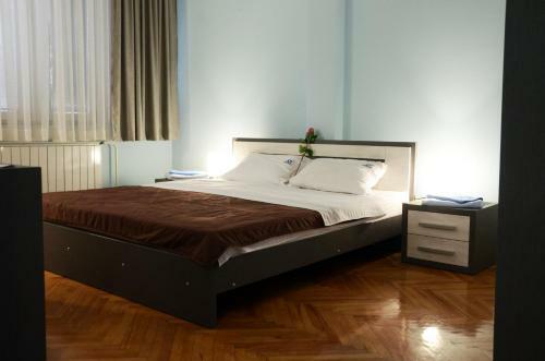 Bed & Breakfast Hotel Mk, Plavi Restoran, Loznica
