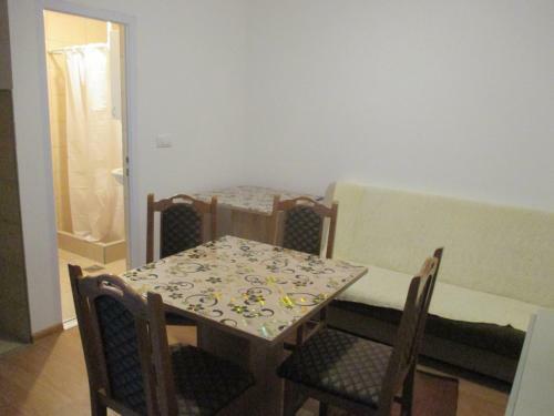 Hostal Guesthouse Borovi