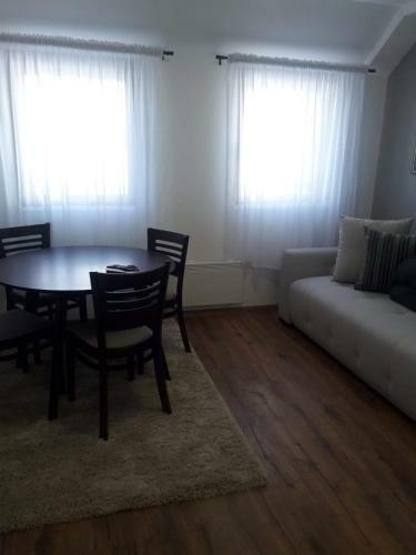 Apartman Marija, Vila Suri