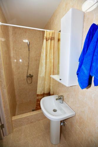 Hostal Emilli Guest House