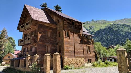 Sufrudzhu Dombay Hotel