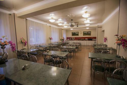 Hotel Snezhniy Bars Dombay