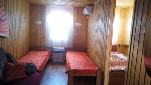 Hostal Azaliya Guest House