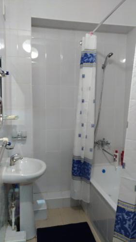 2-bedroom Apartment In Estosadok